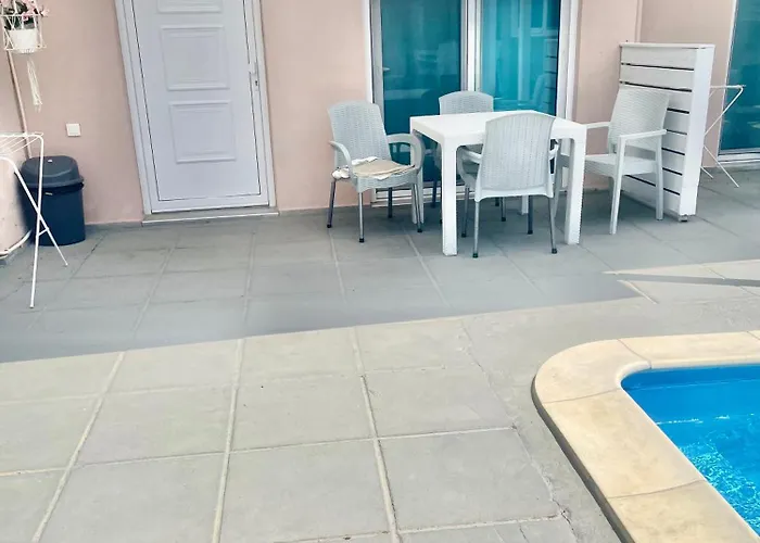 アパート Avli & No2